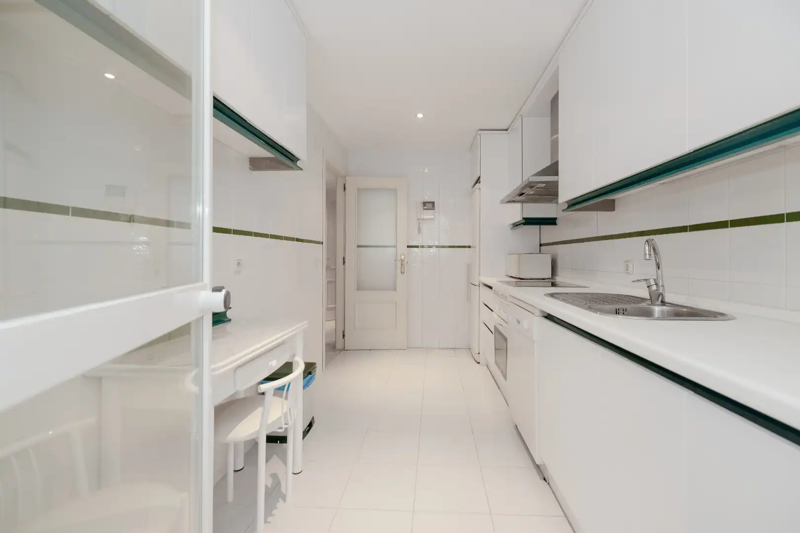 Kitchen of Flat for sale in Marbella  with Air Conditioner, Heating and Terrace