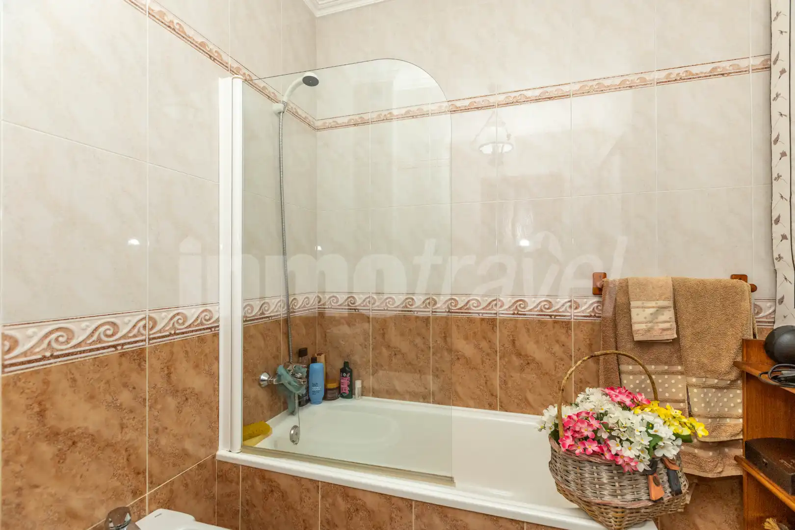 Badezimmer von Wohnung zum Verkauf in Sanxenxo mit Privatgarten, Terrasse und Möbliert