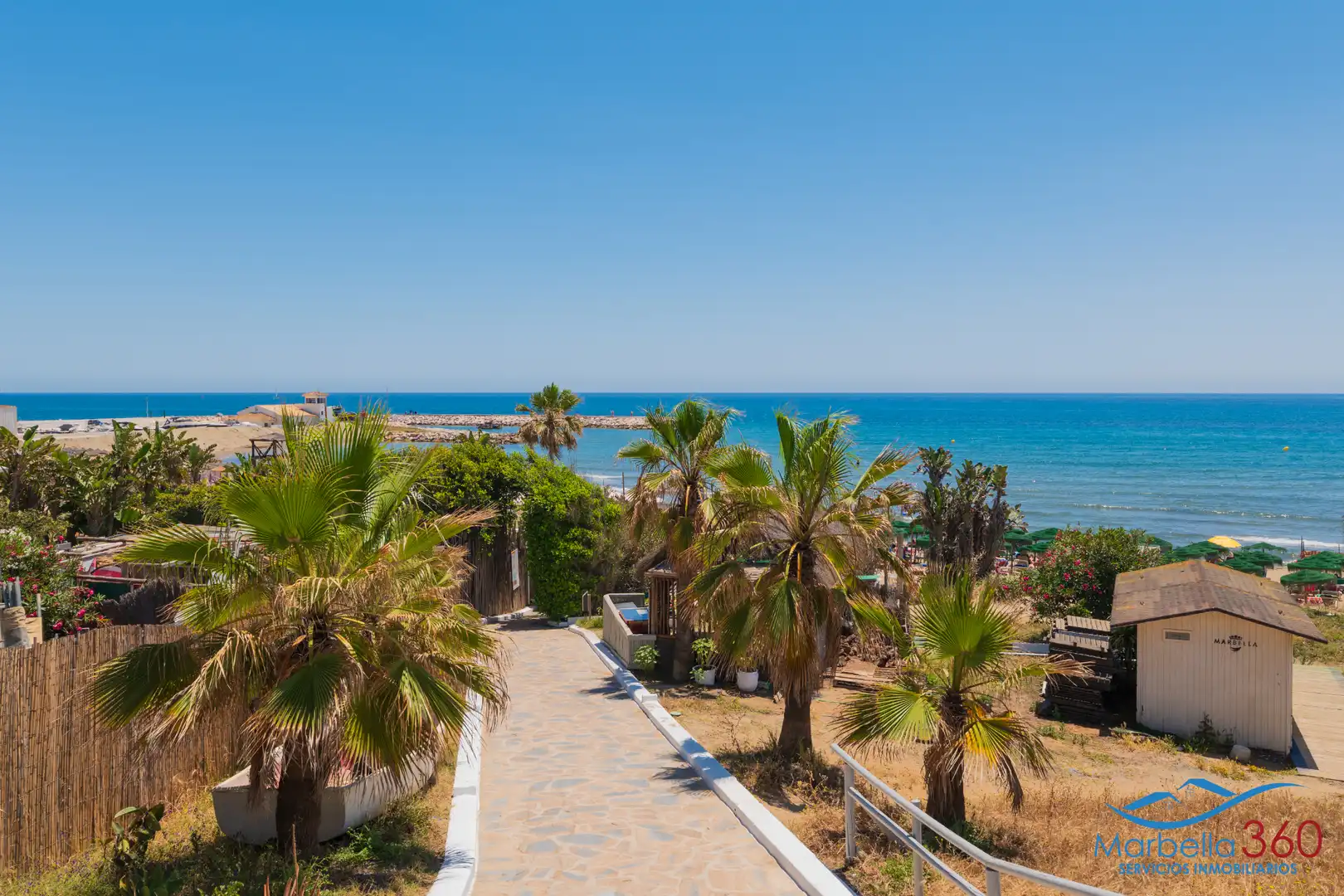 Vista exterior de Casa adosada en venda en Marbella amb Aire condicionat, Calefacció i Terrassa