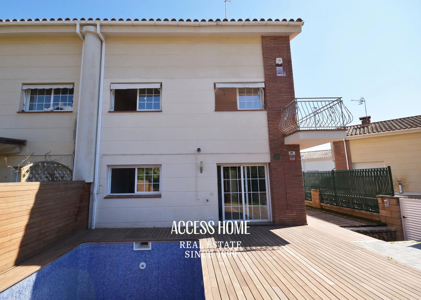 Exterior view of House or chalet for sale in Sant Vicenç de Montalt  with Air Conditioner, Heating and Terrace