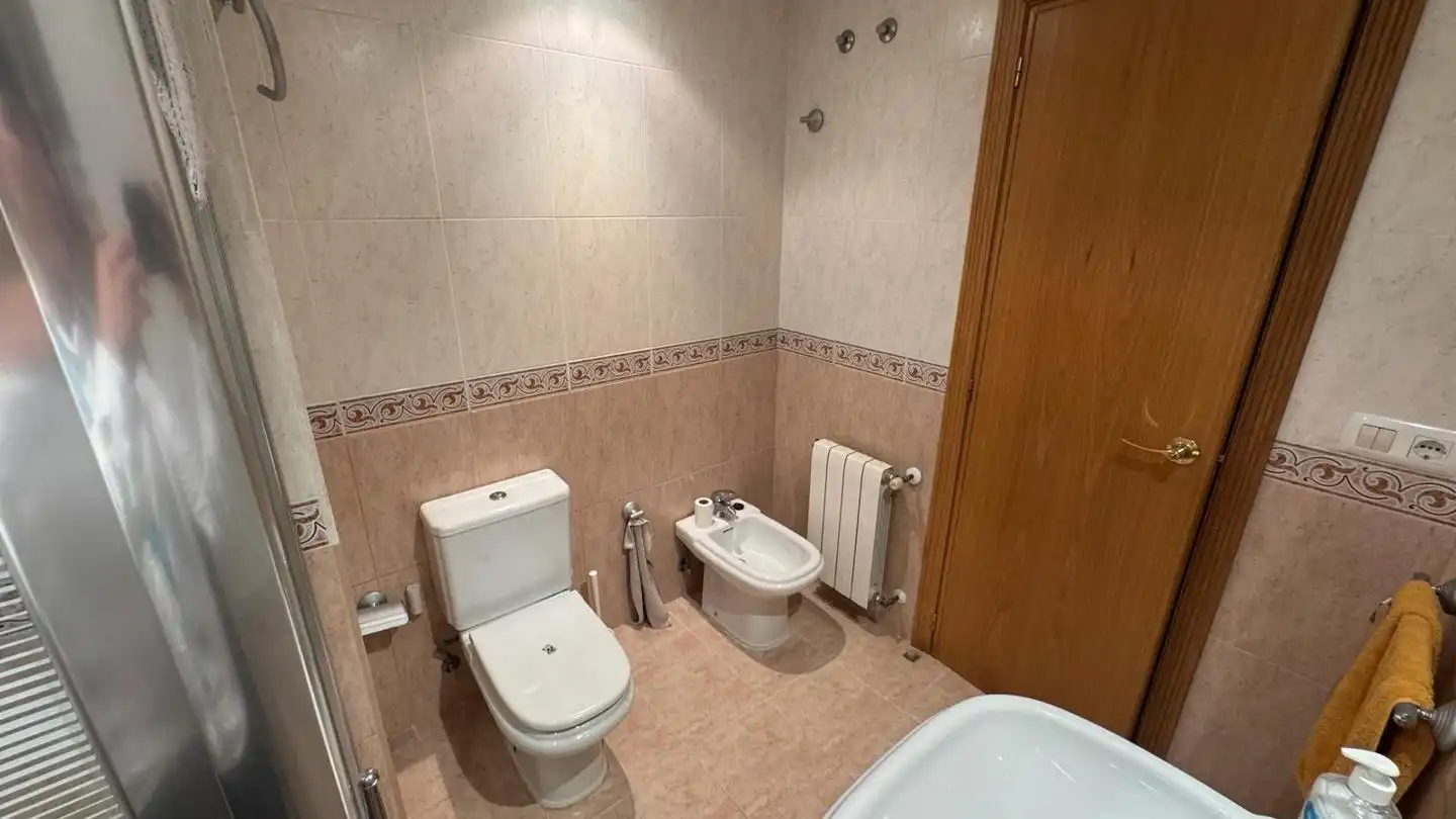 Baño de Planta baja de alquiler en Paterna con Aire acondicionado, Terraza y Amueblado
