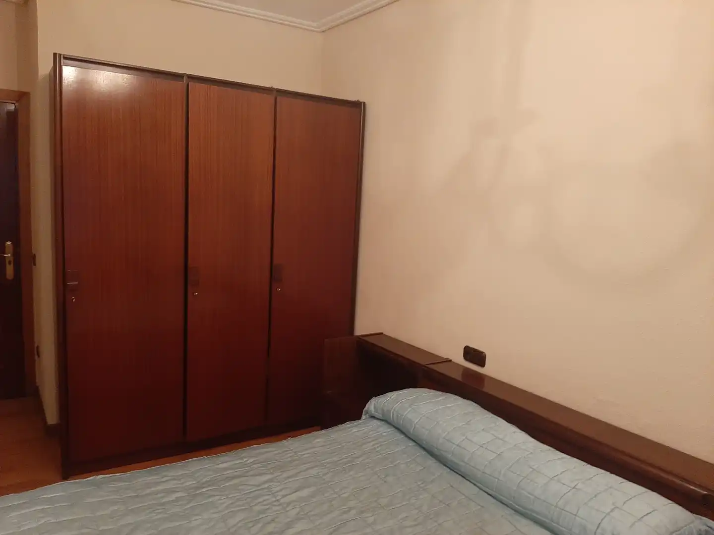 Habitación de Piso de alquiler en Vitoria - Gasteiz con Calefacción, Parquet y Amueblado