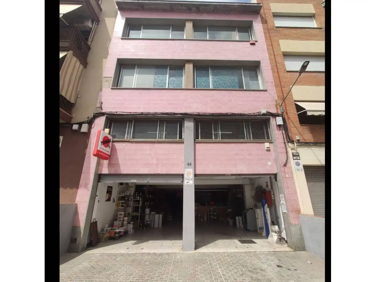 Vista exterior de Edifici en venda en Mataró