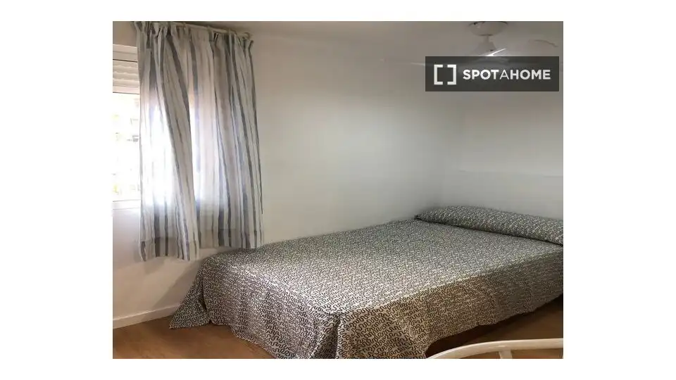 Habitación de Piso de alquiler en Valencia con Aire acondicionado, Calefacción y Amueblado