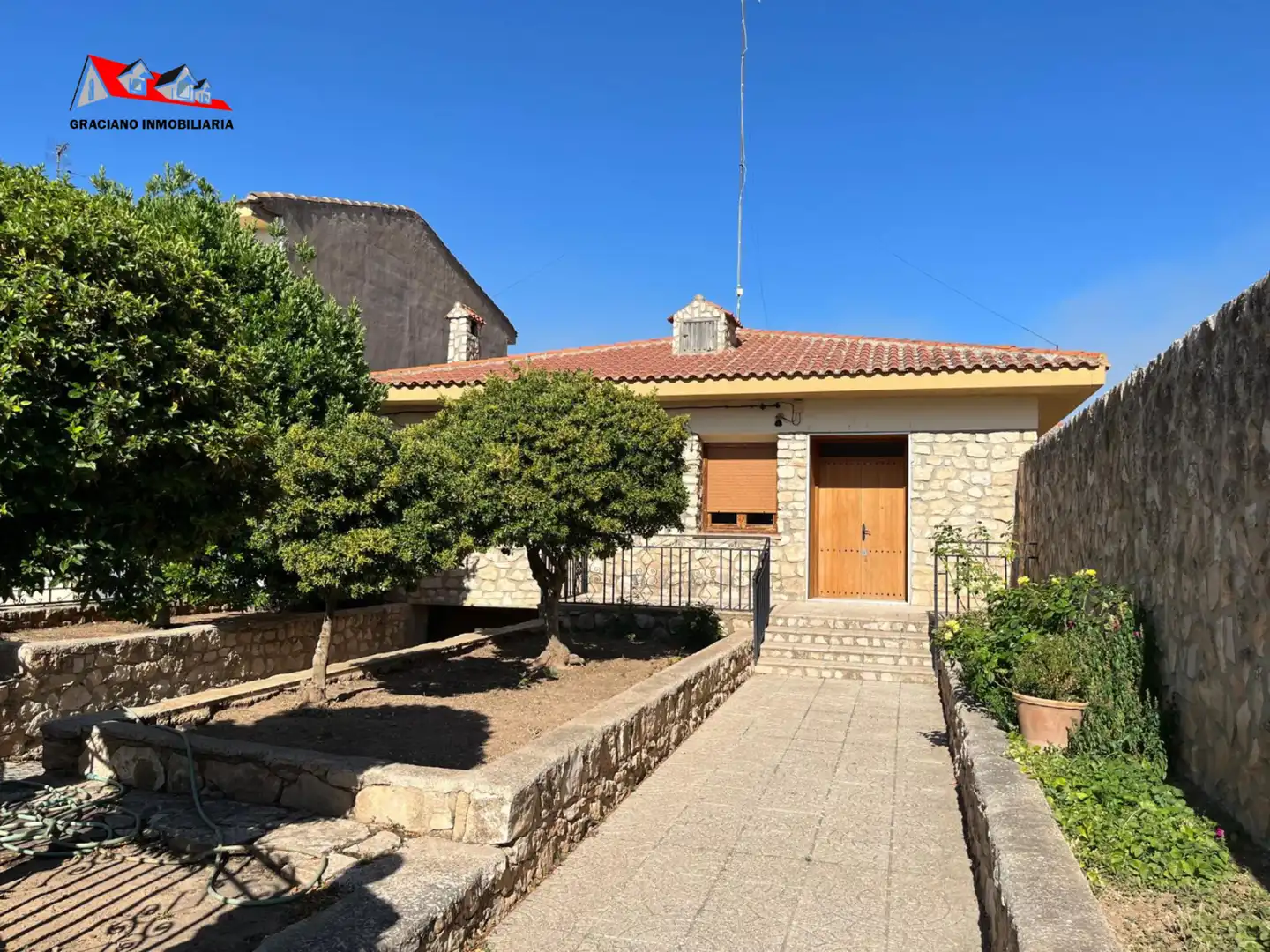 Casa aparellada amb jardí en venda a Casas de Juan Núñez