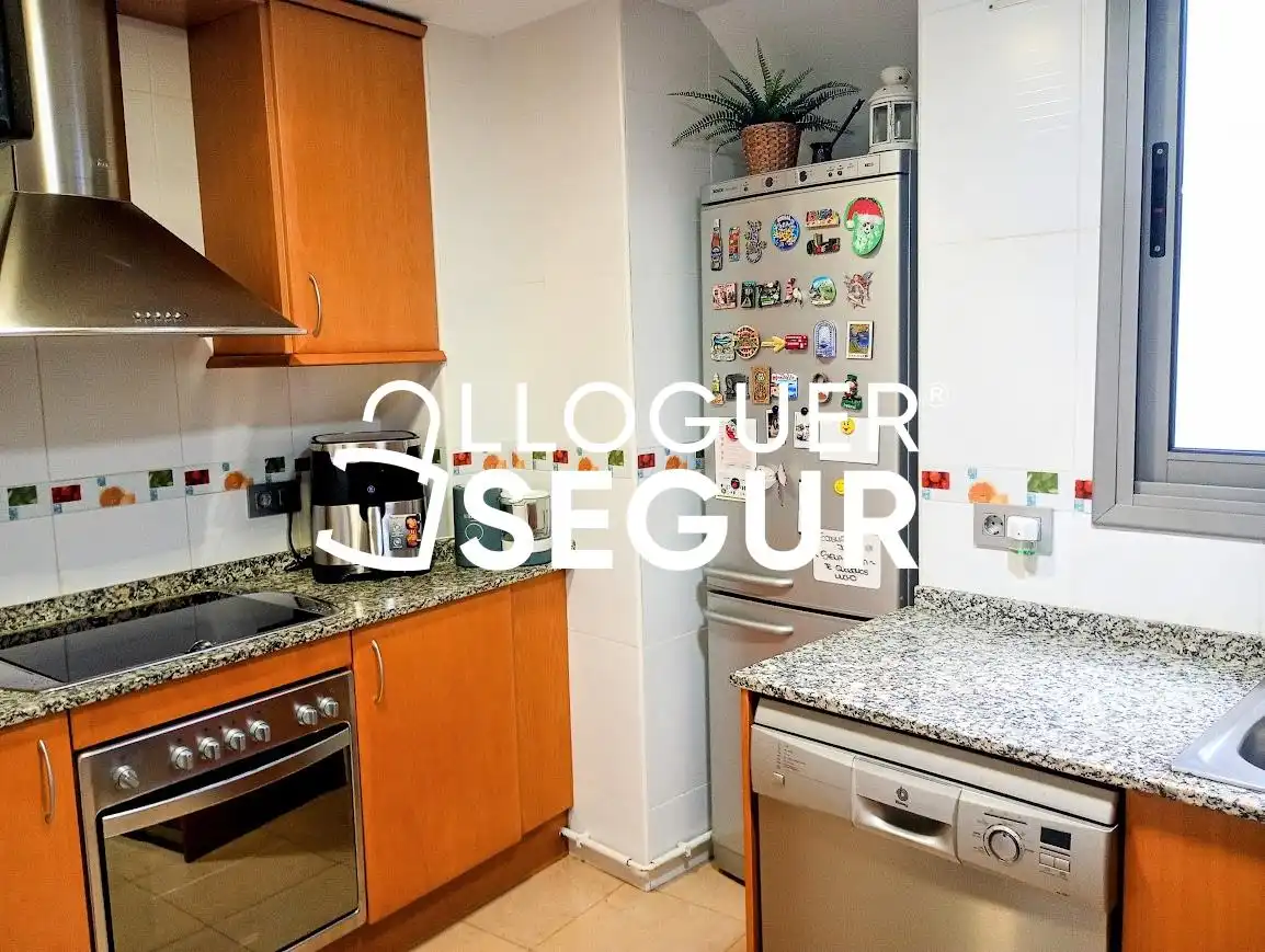 Cuina de Pis de lloguer en Sant Boi de Llobregat amb Aire condicionat, Calefacció i Terrassa