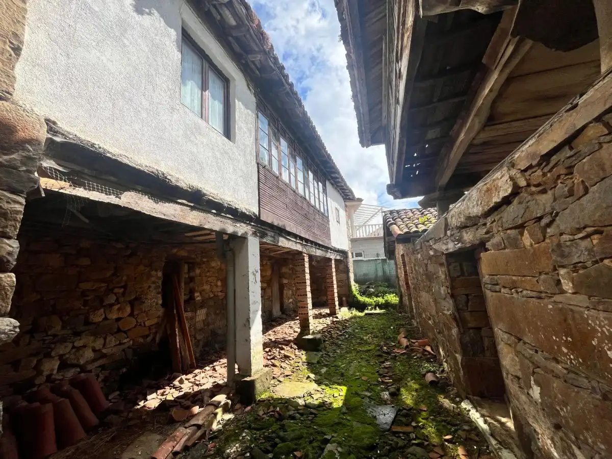 Vista exterior de Casa o chalet en venta en Salas con Calefacción y Trastero