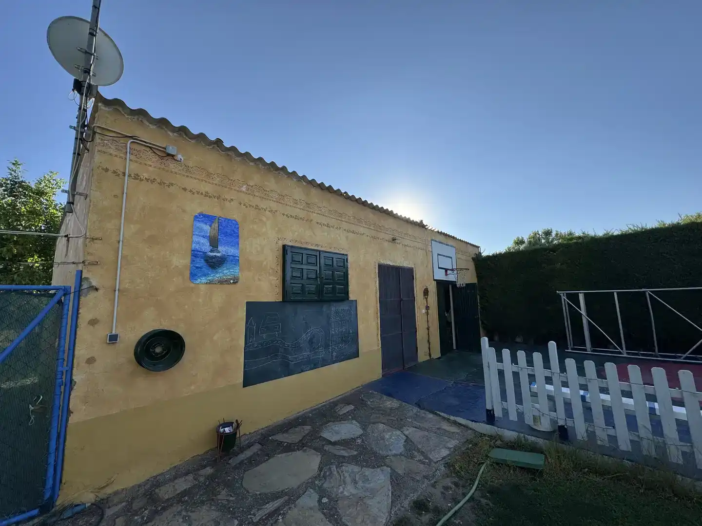 Vista exterior de Finca rústica en venda en Grijota amb Jardí privat, Traster i Piscina