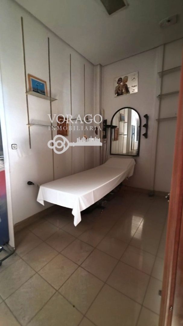 Dormitori de Local en venda en  Madrid Capital