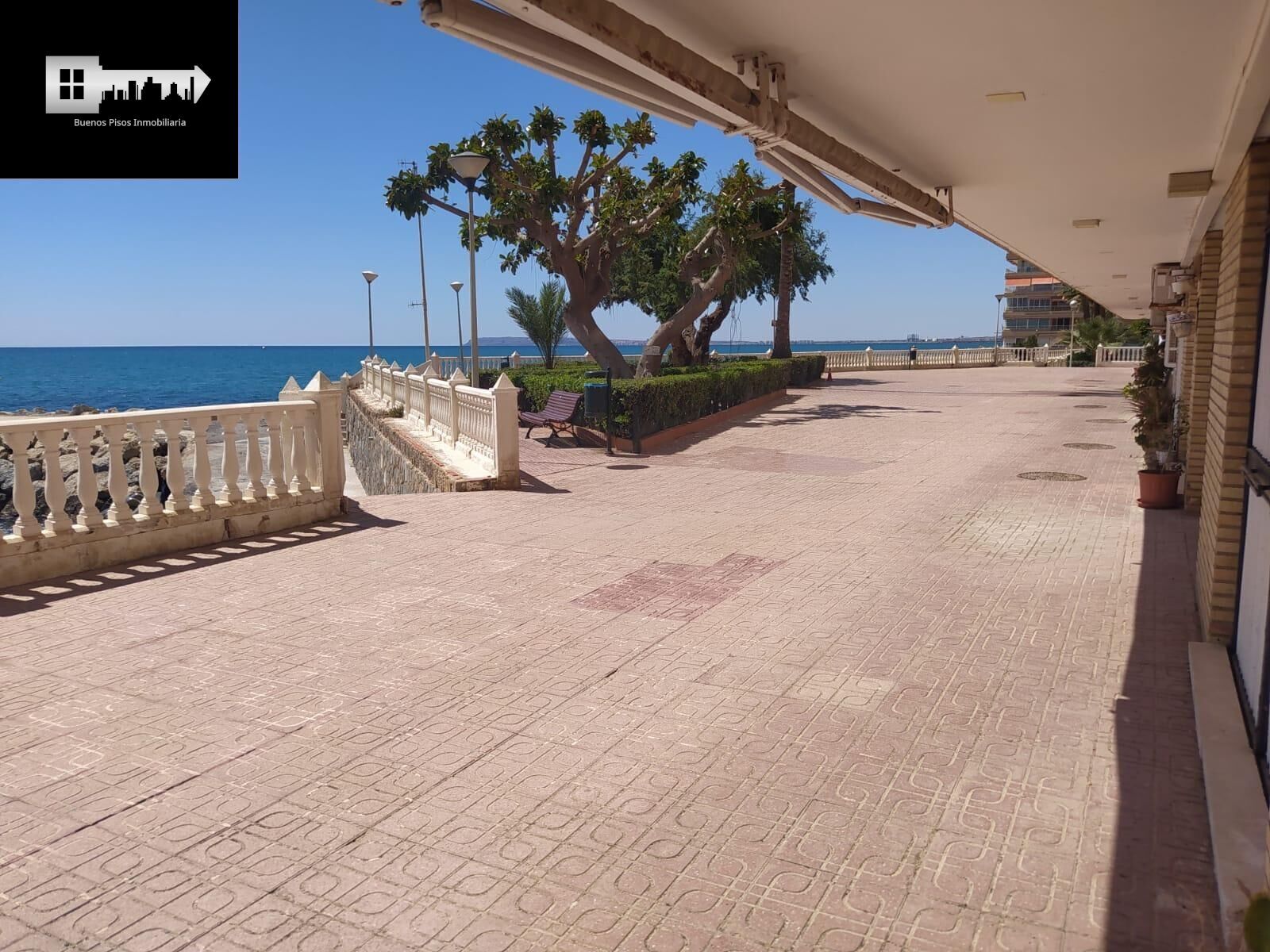 Vista exterior de Local en venda en Alicante / Alacant amb Aire condicionat