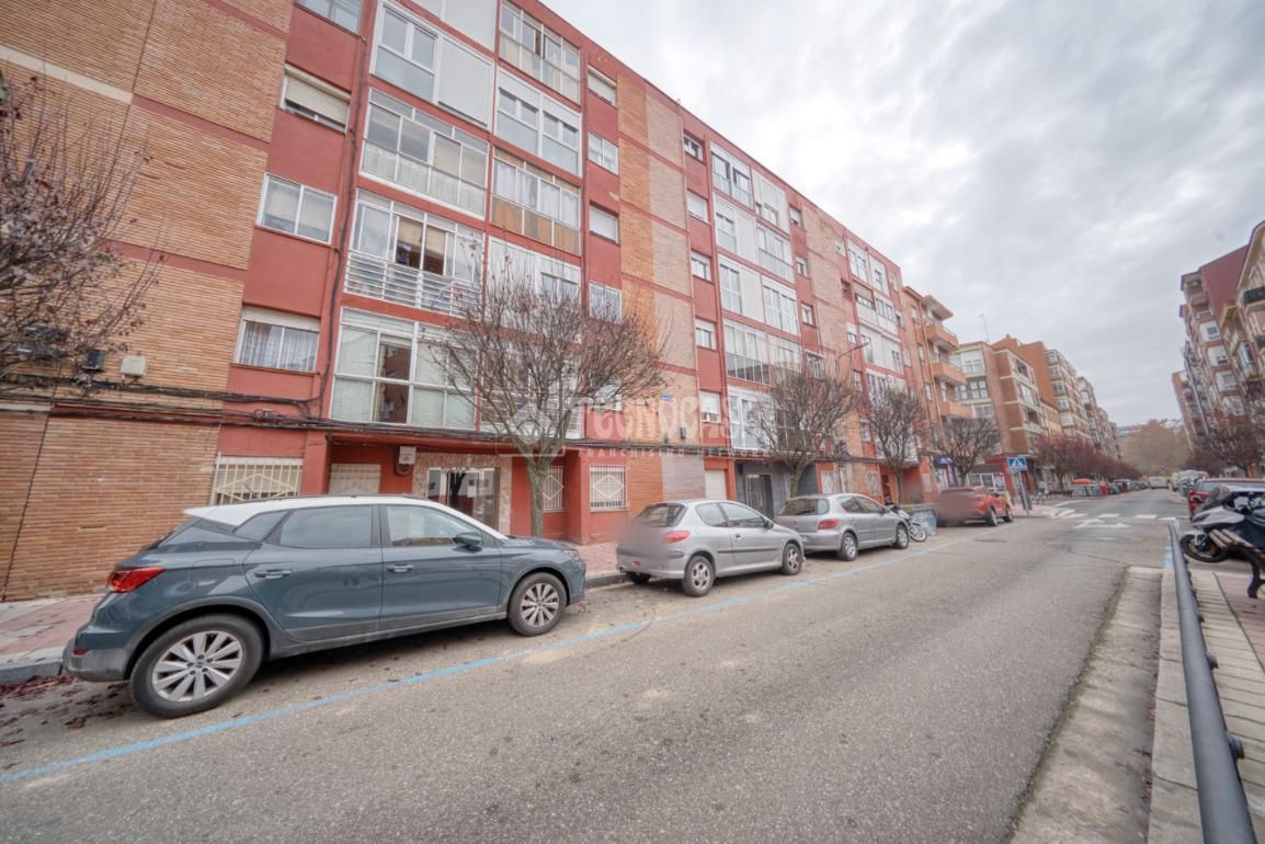 Vista exterior de Piso en venta en Valladolid Capital con Calefacción, Terraza y Amueblado