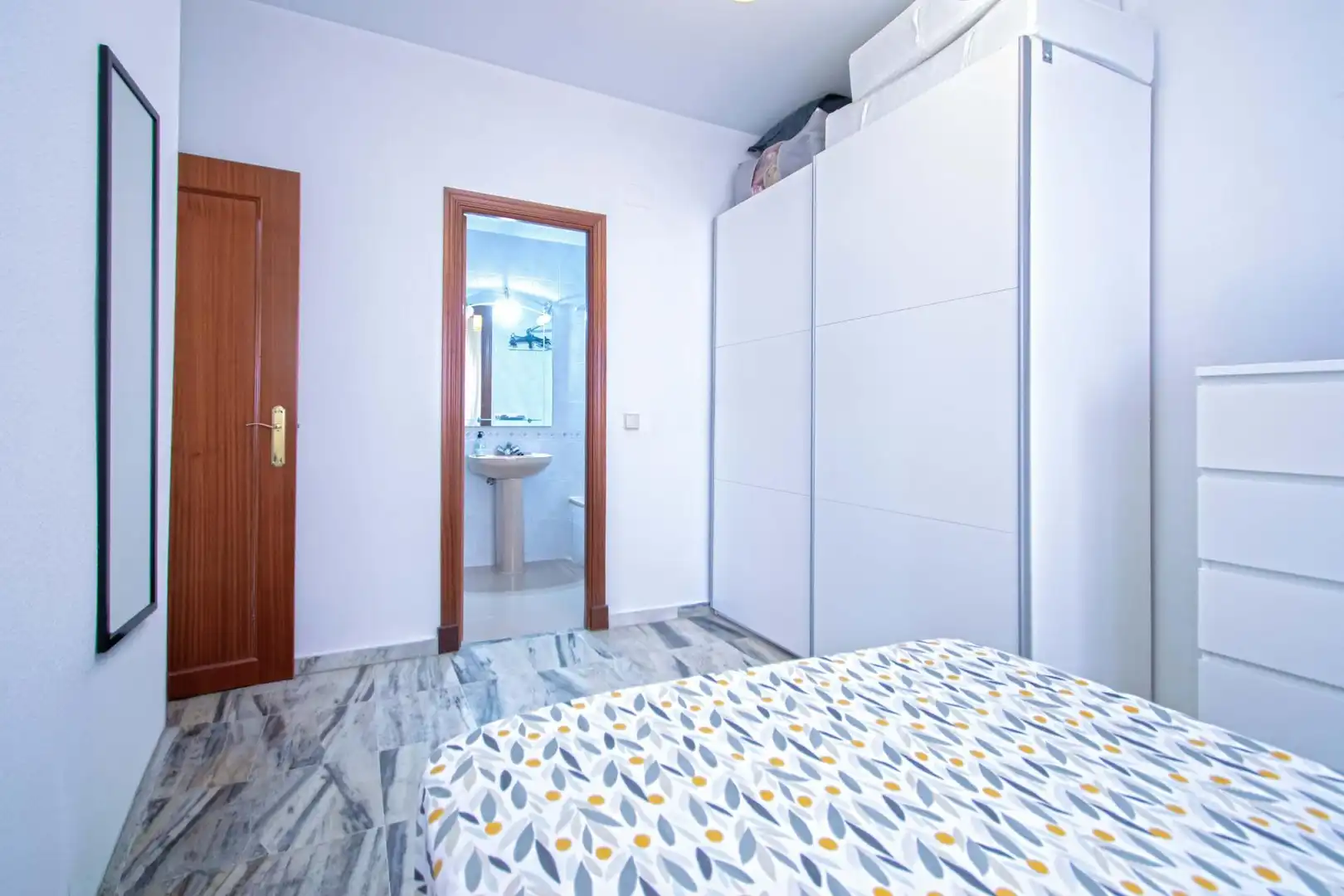 Schlafzimmer von Wohnung zum Verkauf in Sevilla mit Klimaanlage und Abstellraum
