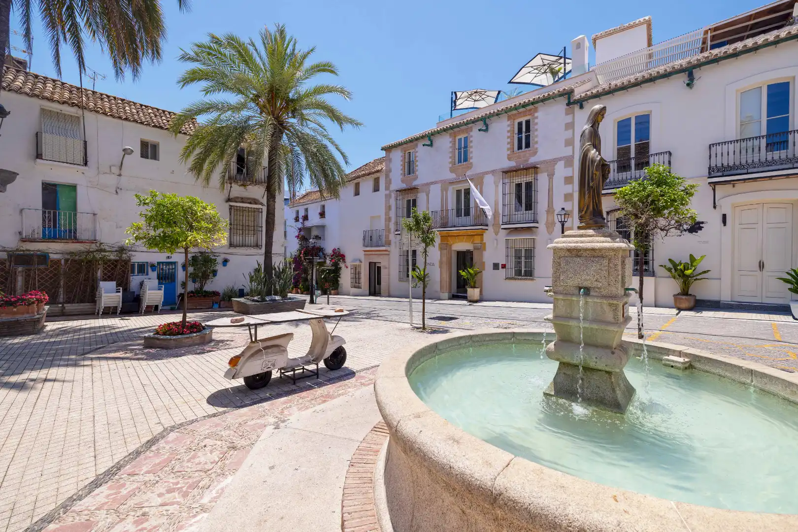 Vista exterior de Edifici en venda en Marbella