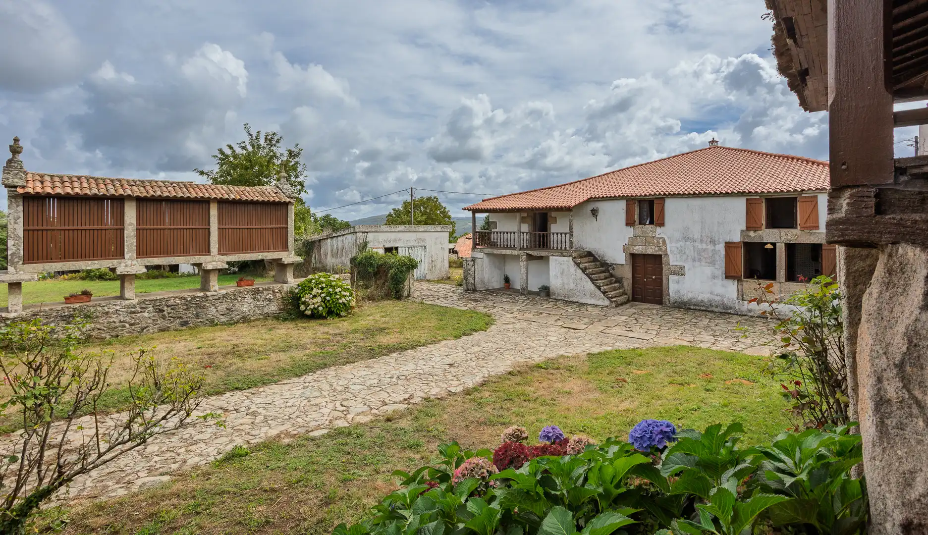 Außenansicht von Country house zum Verkauf in Lalín mit Möbliert