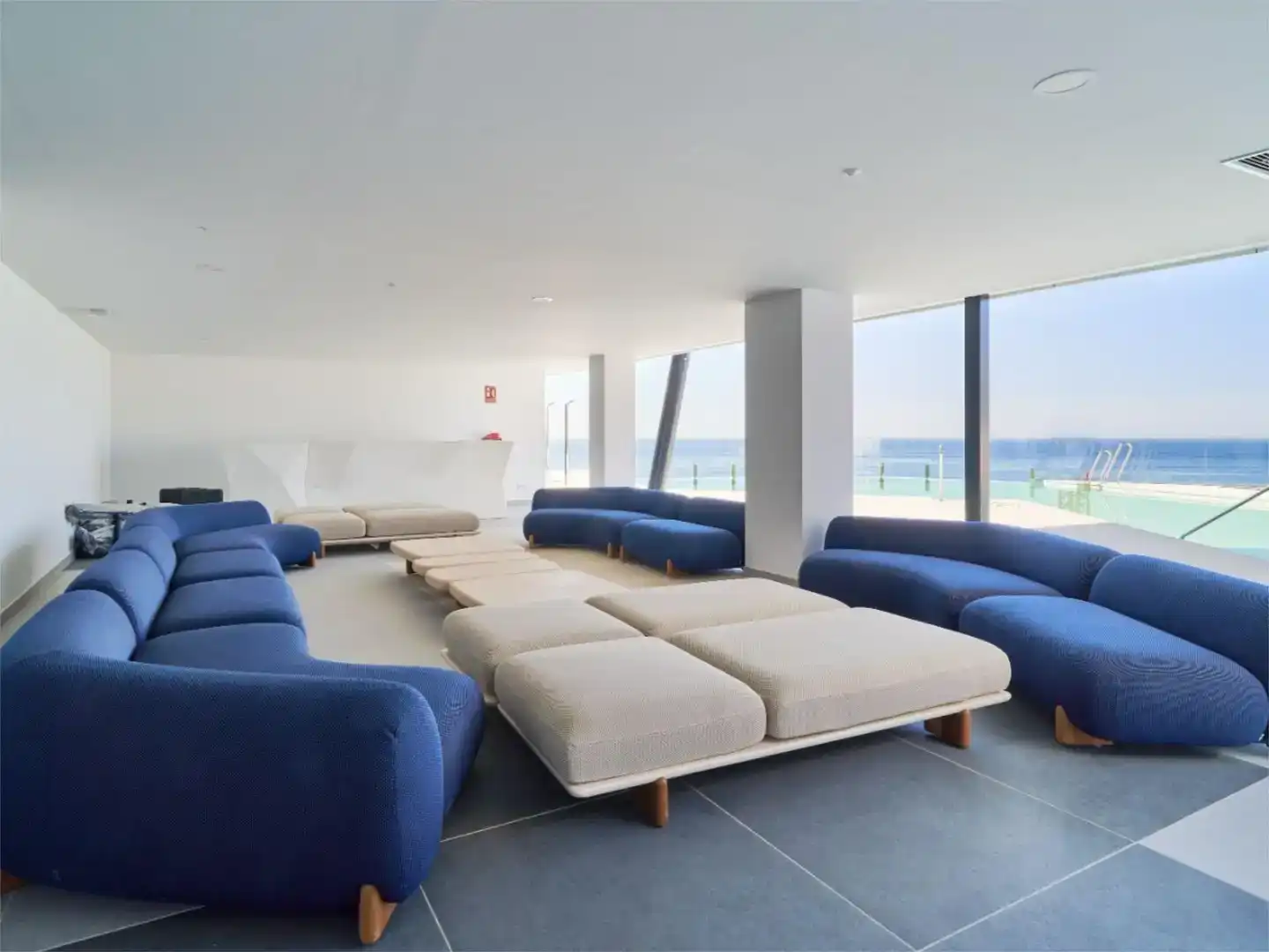 Sala d'estar de Pis en venda en Fuengirola amb Aire condicionat, Piscina i Balcó