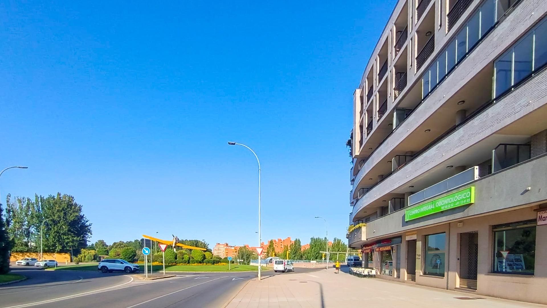 Vista exterior de Local en venda en León Capital 