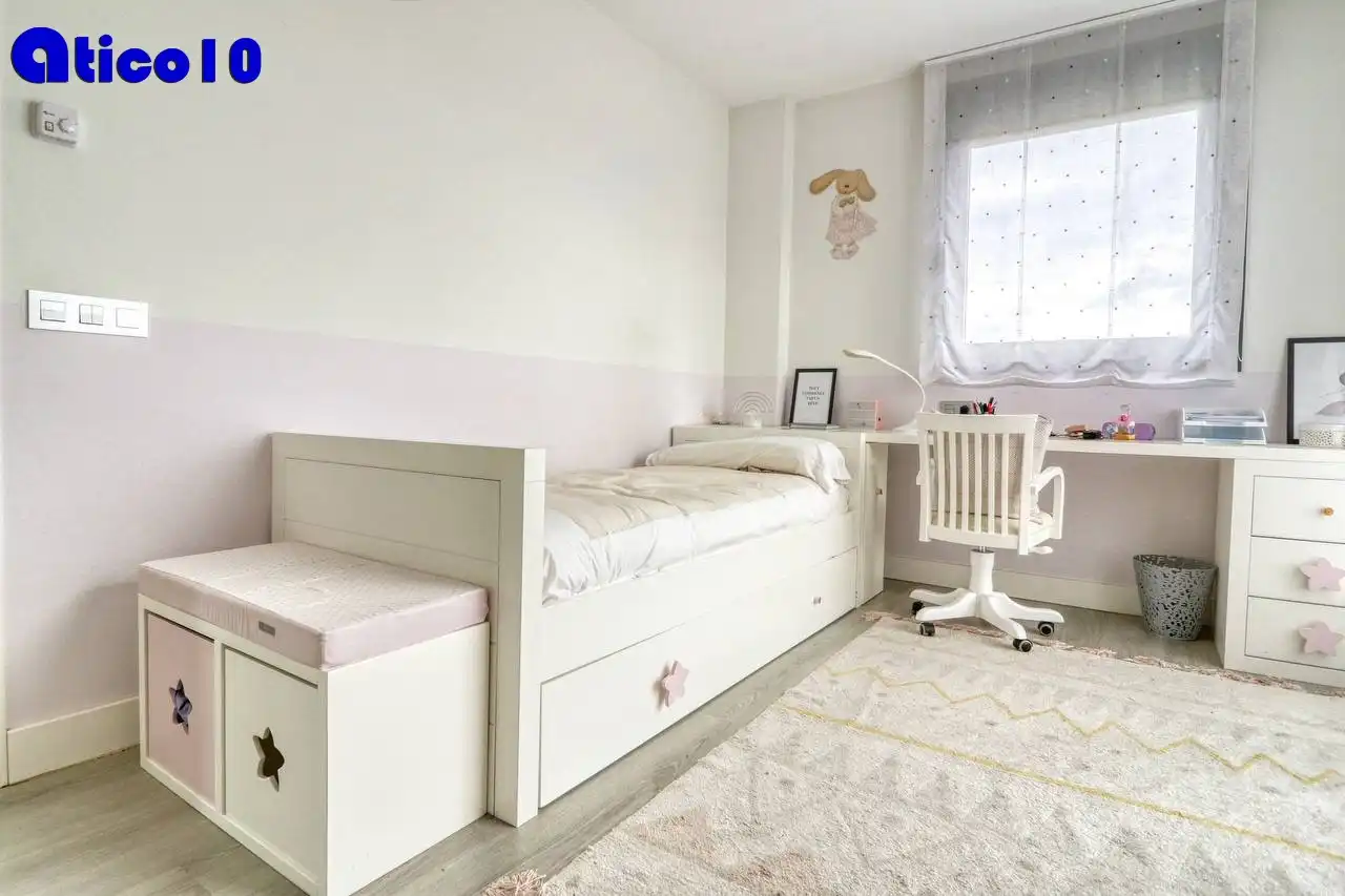 Schlafzimmer von Haus oder Chalet zum Verkauf in Noreña mit Heizung, Parkett und Abstellraum