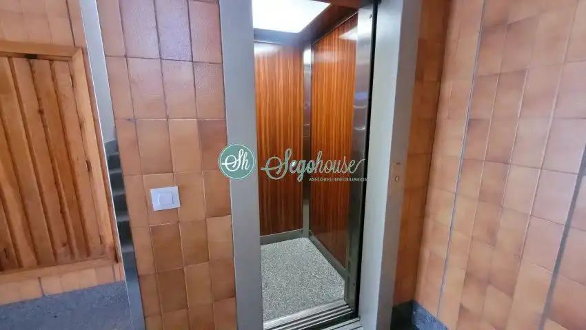 Piso en venta en Segovia con Calefacción, Parquet y Terraza