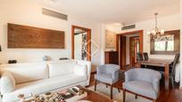 Living room of Flat for sale in Sant Cugat del Vallès  with Air Conditioner, Terrace and Swimming Pool