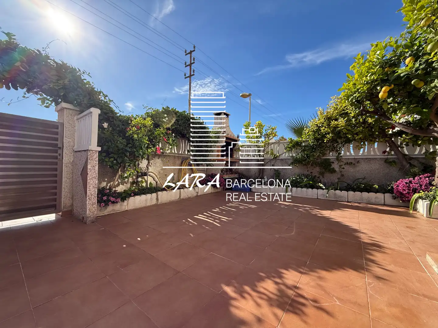 Vista exterior de Casa adosada en venda en Creixell amb Aire condicionat, Calefacció i Jardí privat