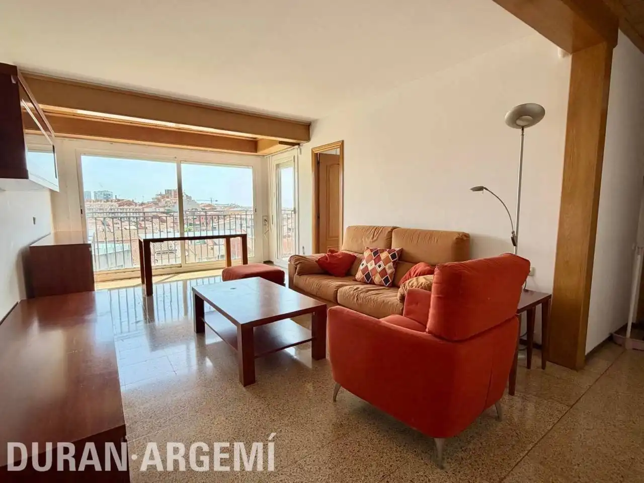 Wohnzimmer von Dachboden zum Verkauf in Terrassa mit Möbliert und Balkon