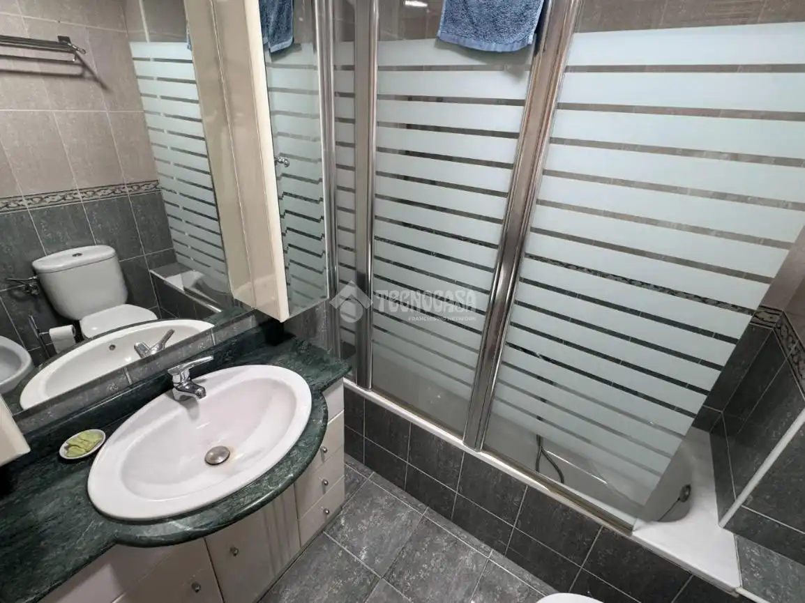 Baño de Piso en venta en León Capital  con Calefacción, Parquet y Terraza