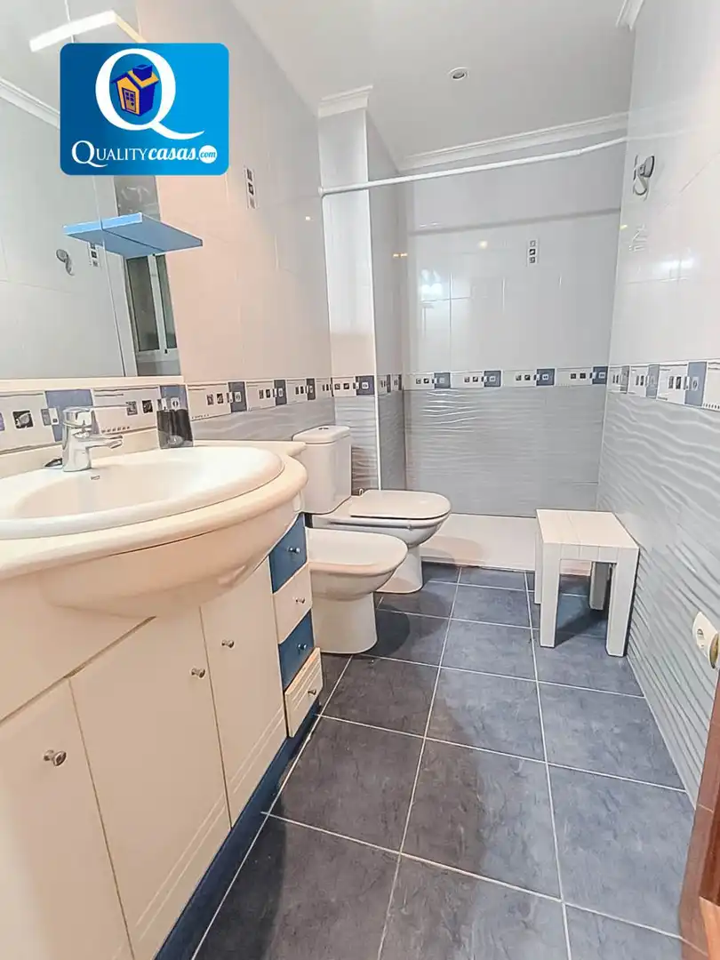 Bathroom of Apartments for sale in Alicante / Alacant  with Air Conditioner, Heating and Community pool