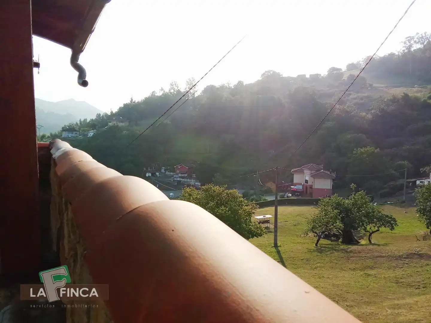 Vista exterior de Casa adosada en venda en Oviedo  amb Calefacció, Terrassa i Traster
