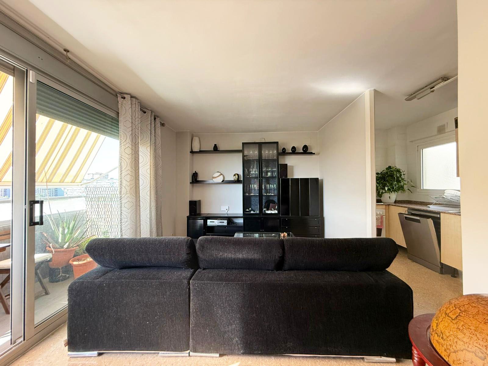Living room of Flat for sale in  Barcelona Capital  with Heating and Balcony