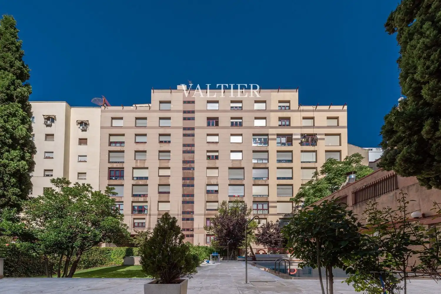 Vista exterior de Piso de alquiler en  Madrid Capital con Aire acondicionado, Piscina y Amueblado
