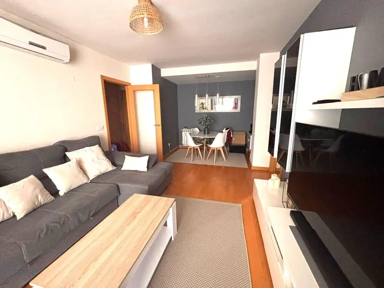 Living room of Flat for rent in Madrid  with Air Conditioner, Storage room and Furnished