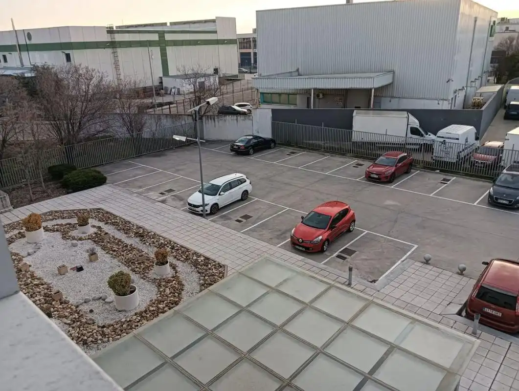 Aparcament de Oficina de lloguer en Alcalá de Henares amb Calefacció