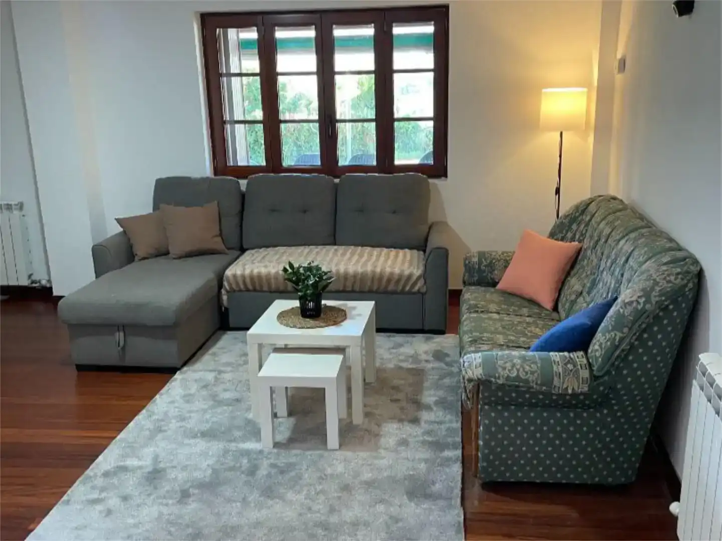 Wohnzimmer von Wohnung zur Miete in Vilaboa mit Privatgarten, Parkett und Schwimmbad