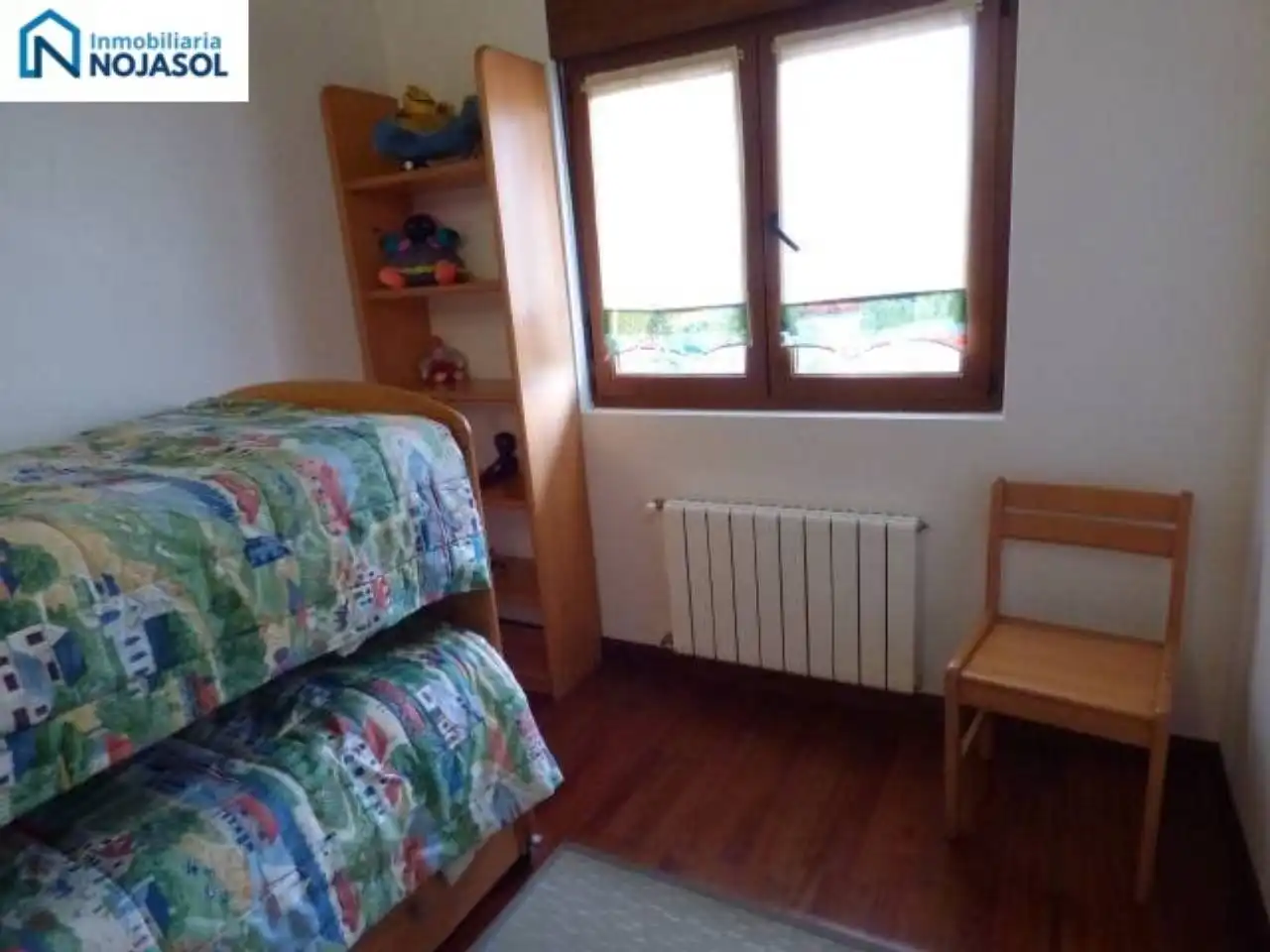 Schlafzimmer von Einfamilien-Reihenhaus zum Verkauf in Bareyo mit Heizung, Terrasse und Möbliert