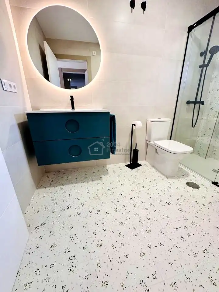 Bathroom of Flat for rent in Benidorm  with Terrace, Furnished and Community pool
