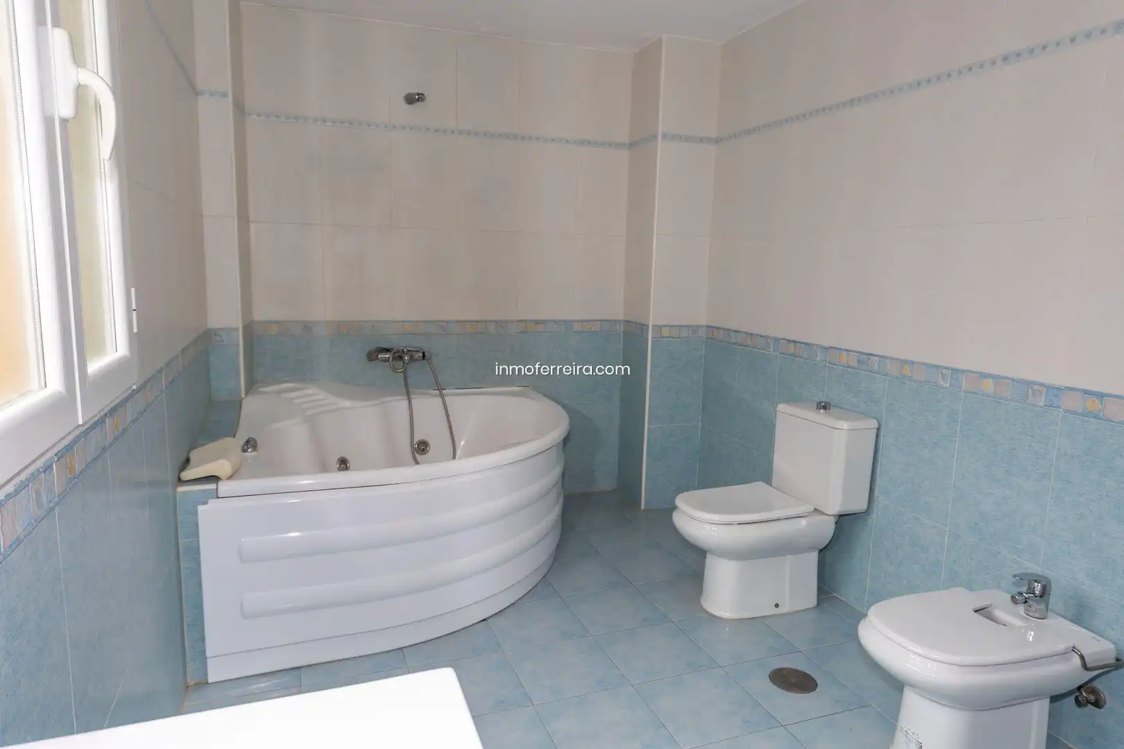 Bathroom of Houses for sale in Darro  with Storage room