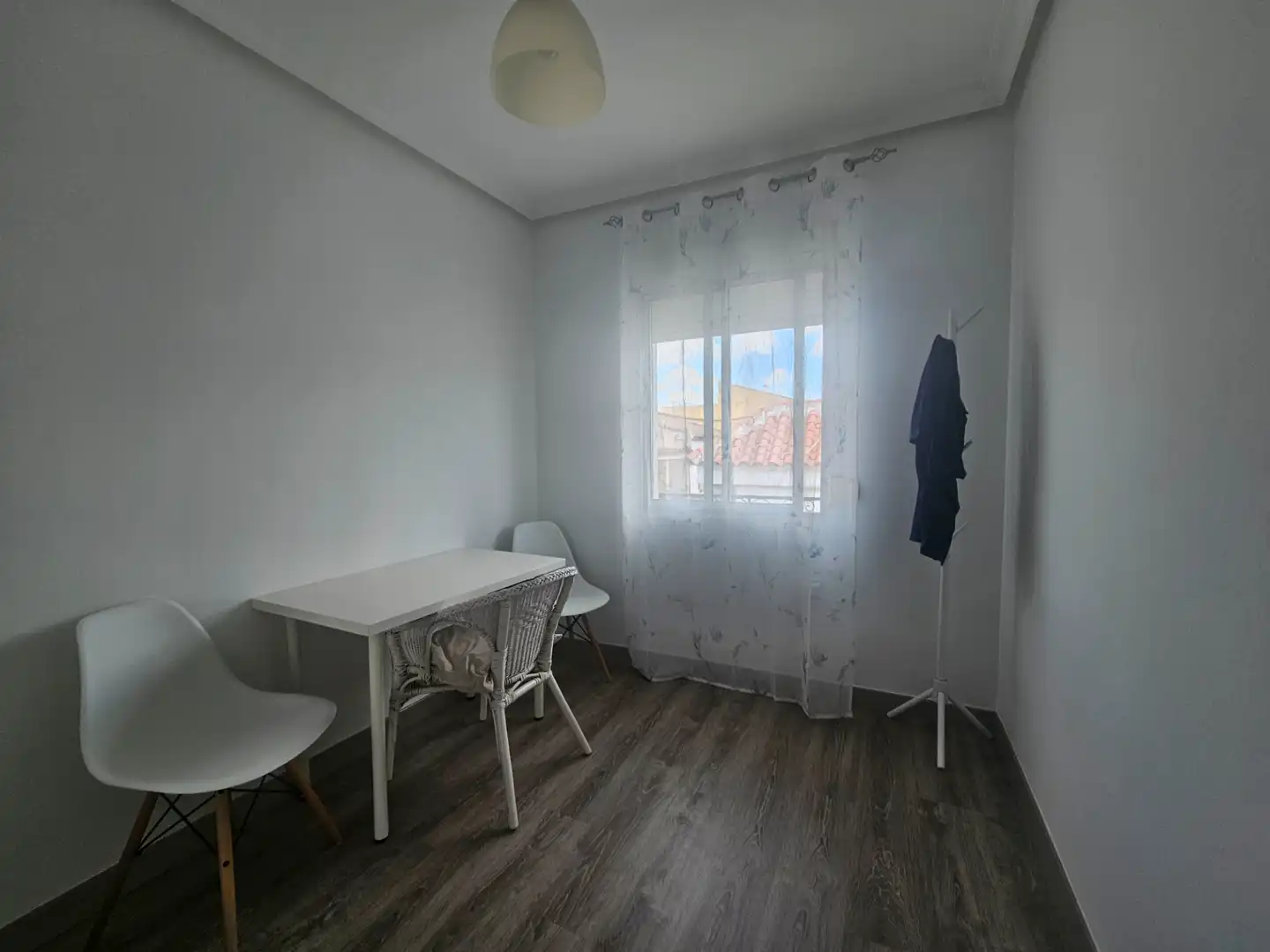Habitación de Casa adosada en venta en Umbrete con Aire acondicionado, Calefacción y Jardín privado