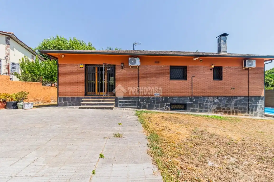 Vista exterior de Casa o xalet de lloguer en Sant Cugat del Vallès amb Aire condicionat, Calefacció i Terrassa