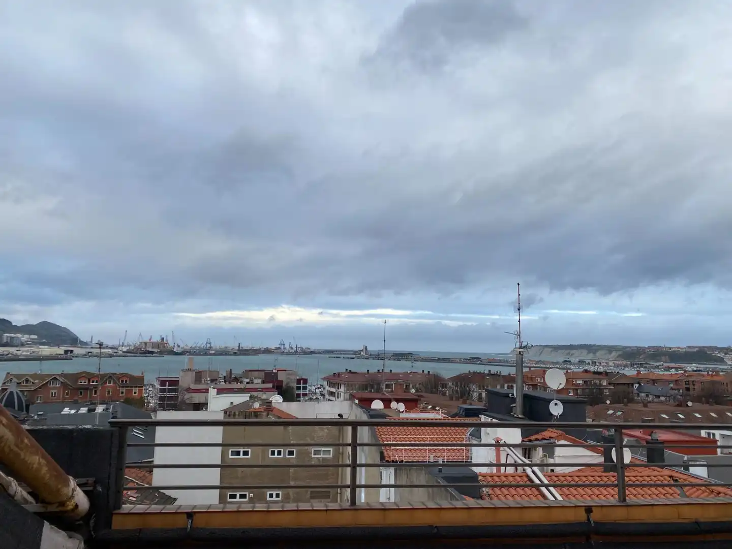 Vista exterior de Oficina de lloguer en Getxo  amb Aire condicionat, Calefacció i Terrassa
