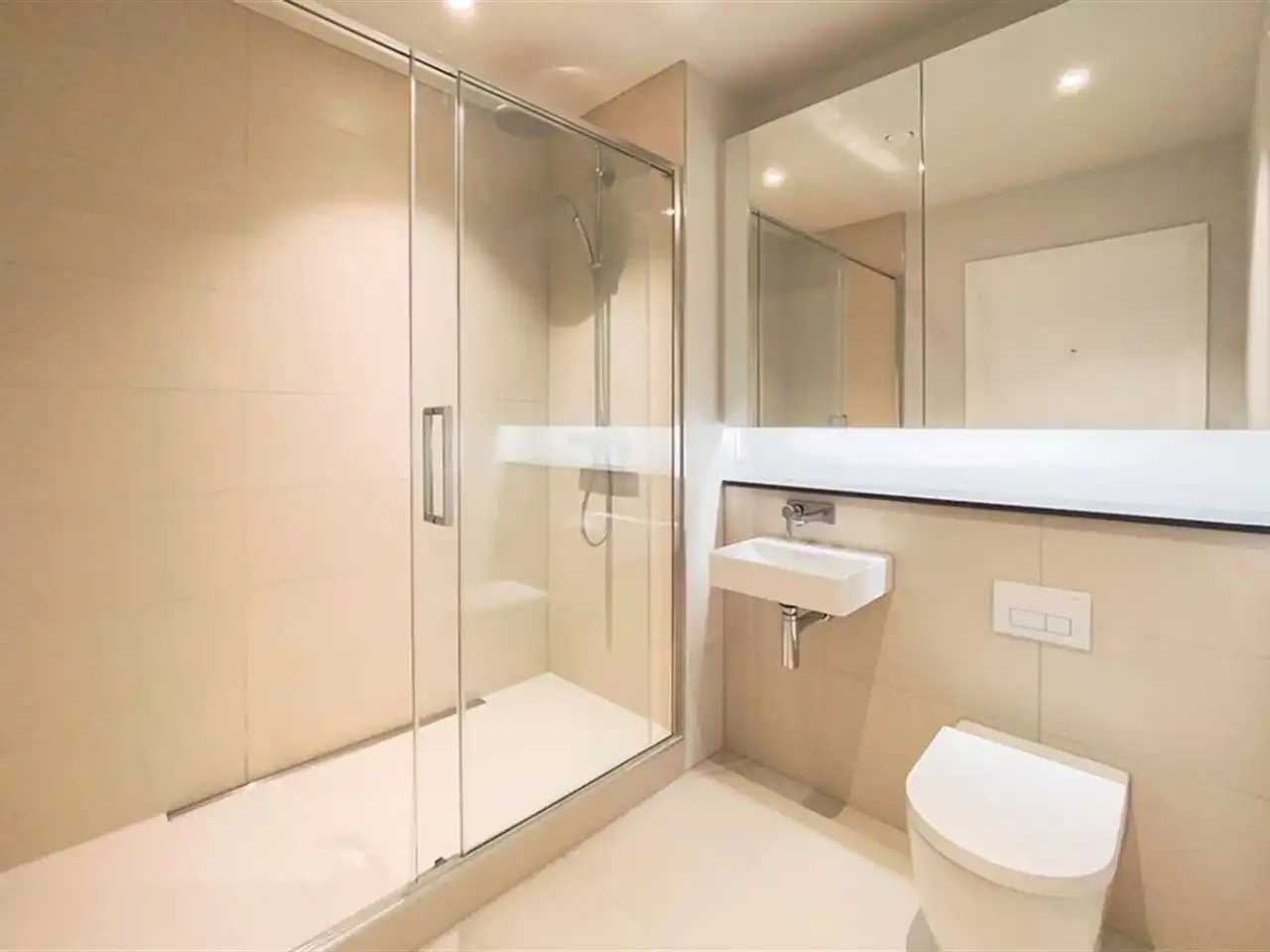 Bathroom of Apartments for share in Casco Antiguo