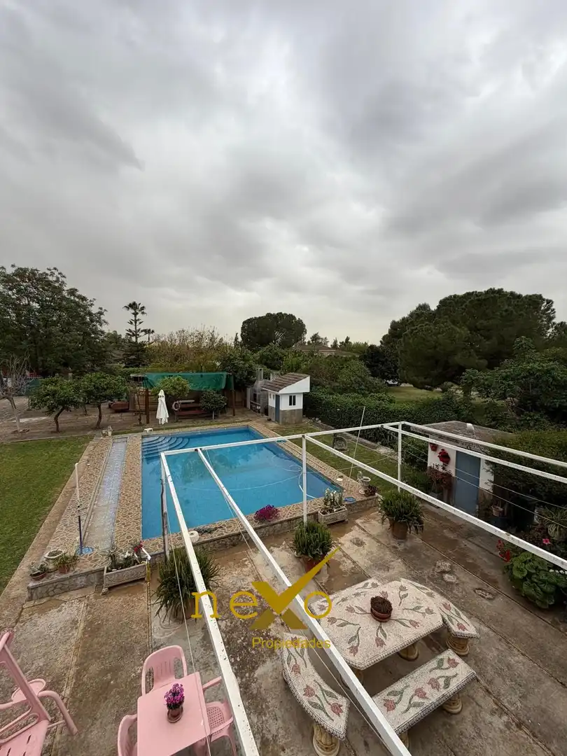 Piscina de Casa o chalet en venta en Carmona con Aire acondicionado, Jardín privado y Terraza