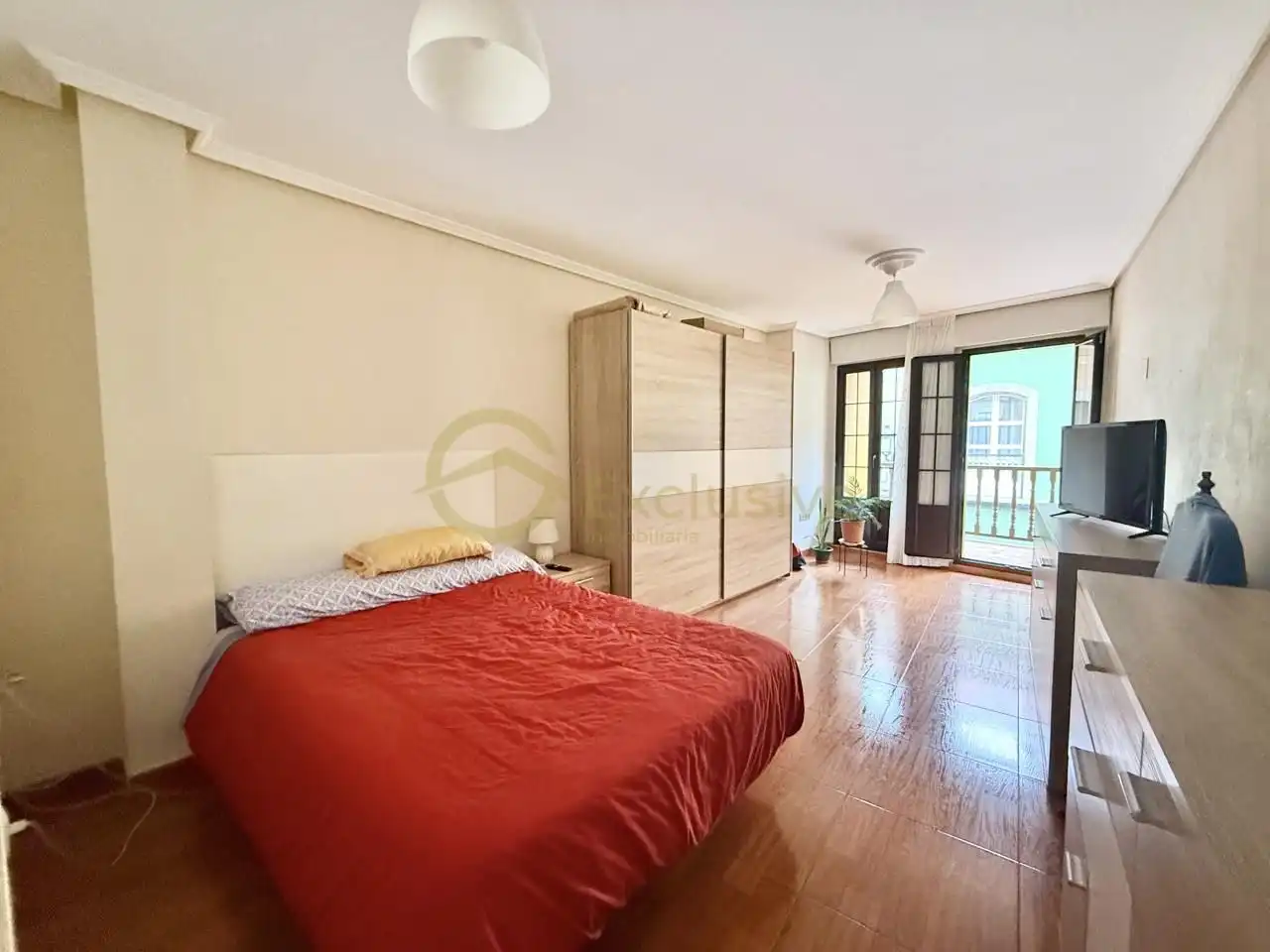 Dormitori de Casa adosada en venda en Avilés amb Calefacció, Jardí privat i Terrassa