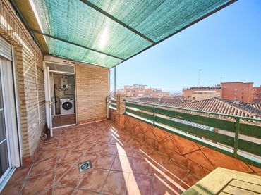 Àtic amb balcó en venda a Calle Calle Álvarez Pelayo