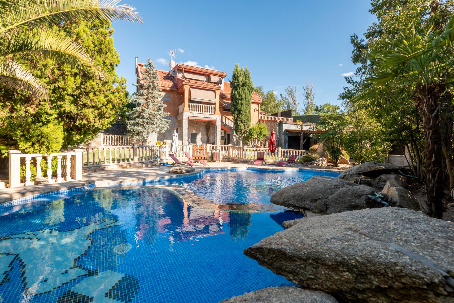 Piscina de Casa o xalet en venda en Móstoles amb Aire condicionat, Calefacció i Jardí privat
