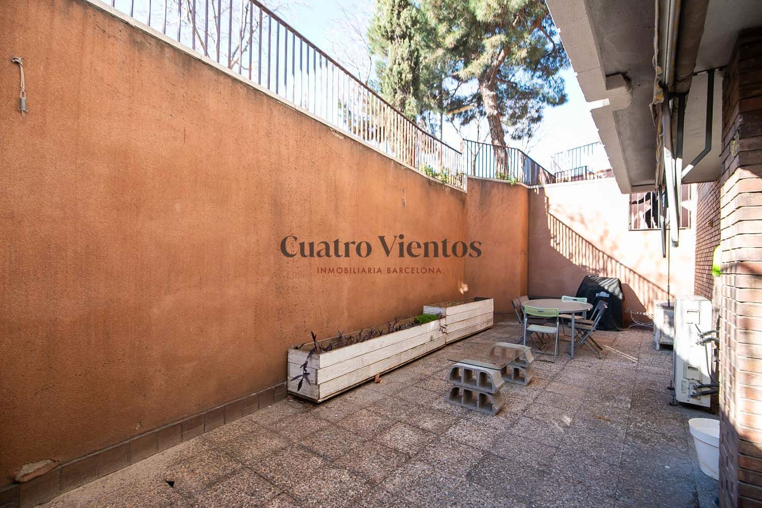 Vista exterior de Planta baixa en venda en  Barcelona Capital amb Aire condicionat, Calefacció i Parquet