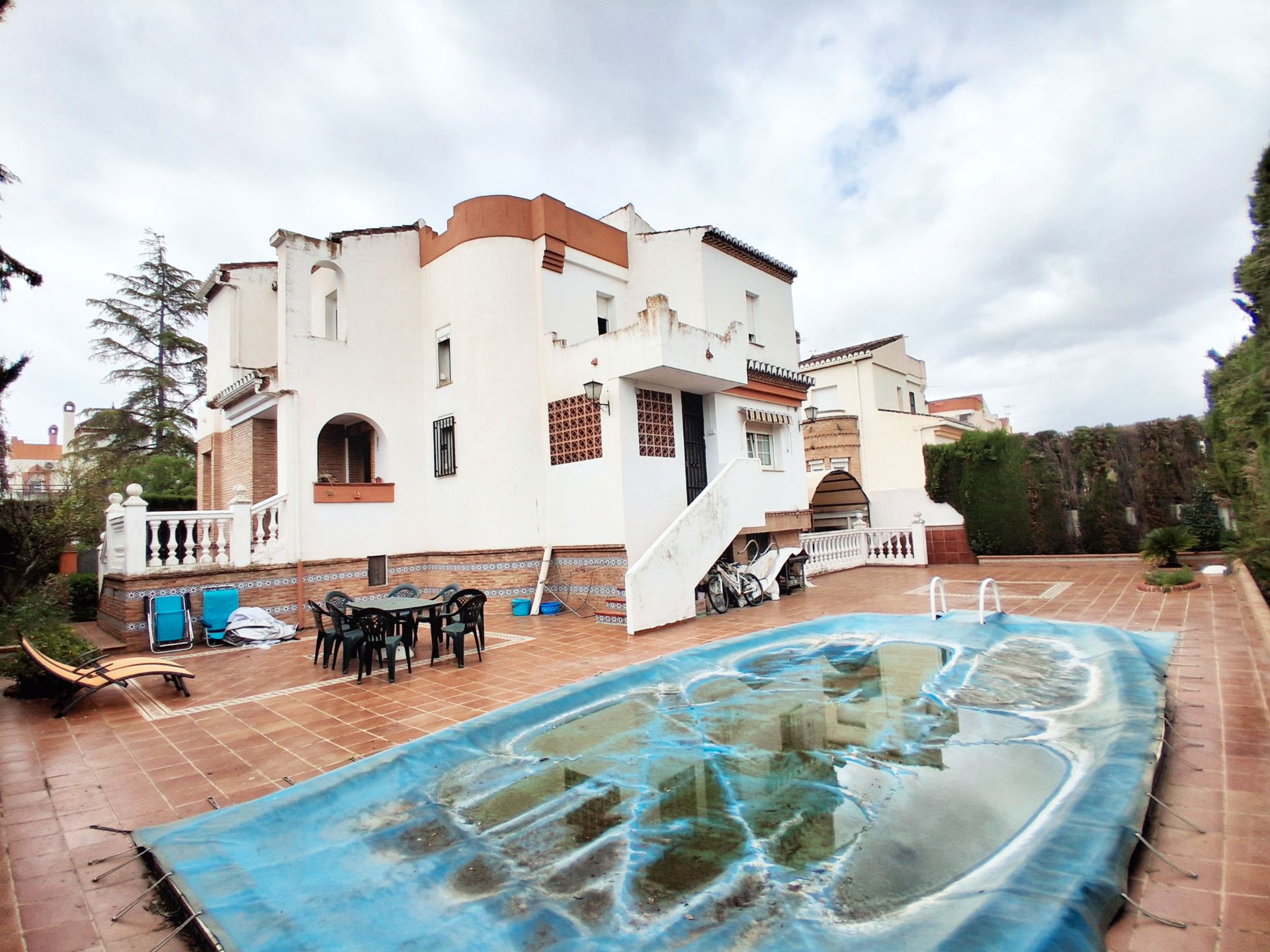 Vista exterior de Casa o xalet en venda en Ogíjares amb Aire condicionat, Calefacció i Jardí privat