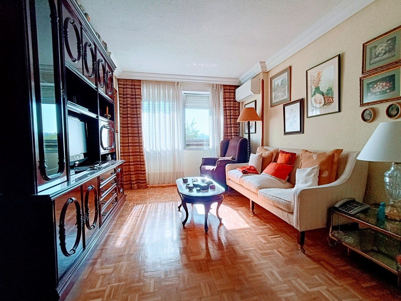 Sala d'estar de Pis de lloguer en  Madrid Capital amb Aire condicionat, Parquet i Moblat