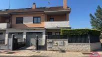 Exterior view of Single-family semi-detached for sale in San Andrés del Rabanedo  with Heating and Terrace