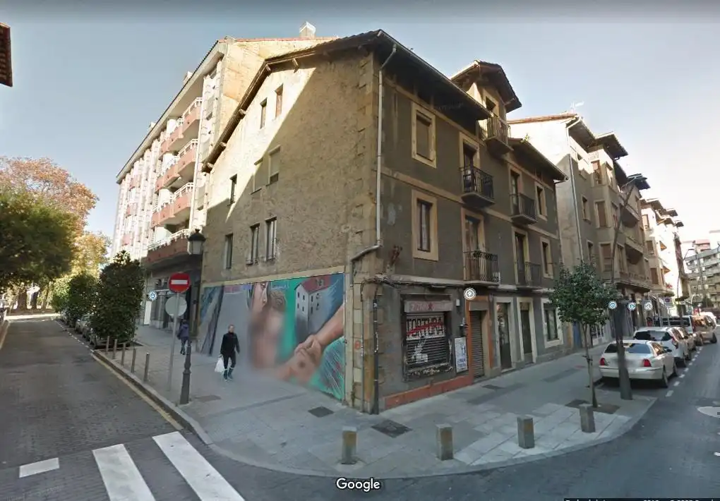 Terrenos y solares en venta en Calle de Luis Urrengoetxea 7