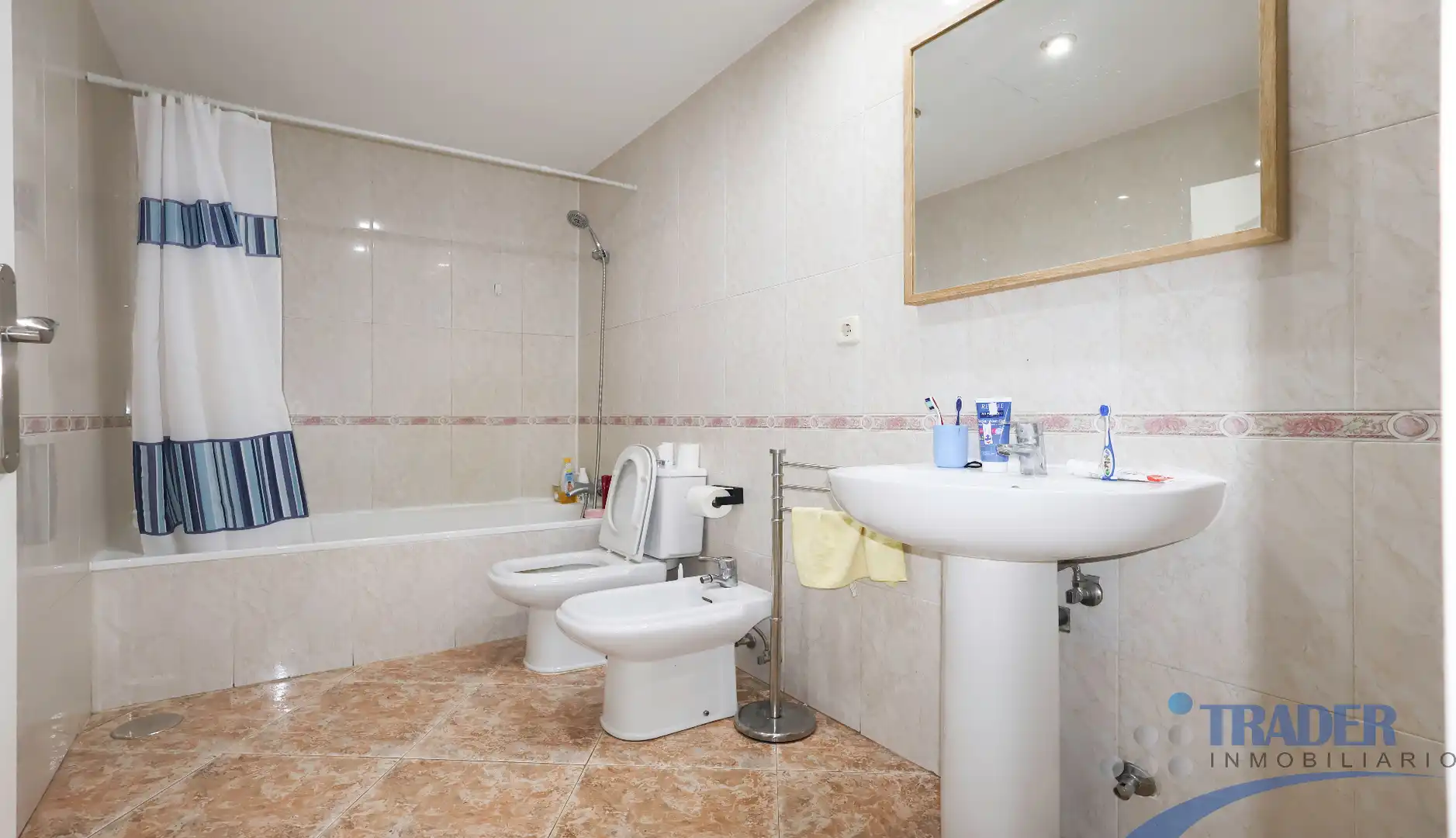 Bathroom of Flat for sale in Fuenlabrada  with Air Conditioner, Heating and Terrace